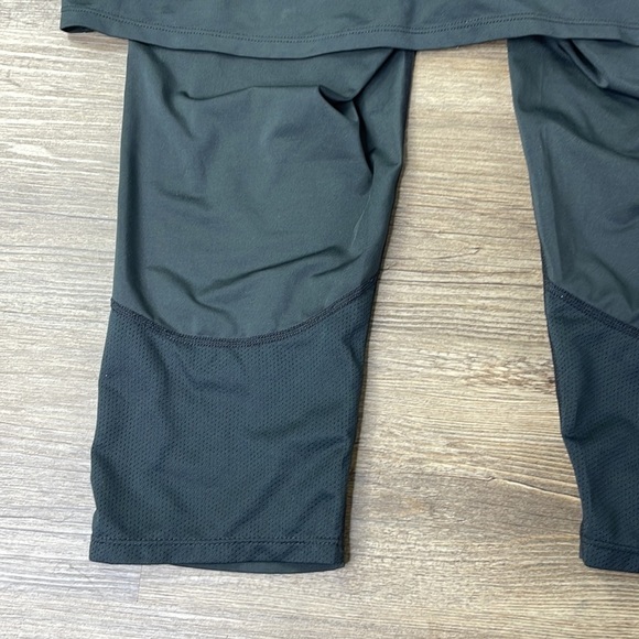 REI Women’s Black 2 in 1 Skirt Capri Leggings, size Medium - Picture 9 of 9